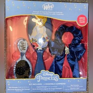 Cinderella Wet Brush Kit Limited Edition